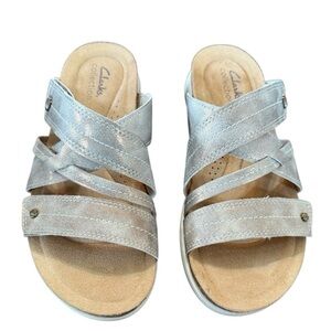 Clark's Collection April Willow Bronze
Metallic Sandals Size 91/2 M
Clarks